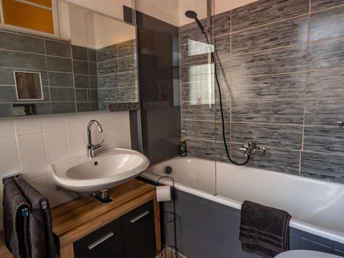 #213 Lux-Room - Zentrum Neuss - Naehe Duesseldorf Messe Mit Netflix & Prime Kültér fotó