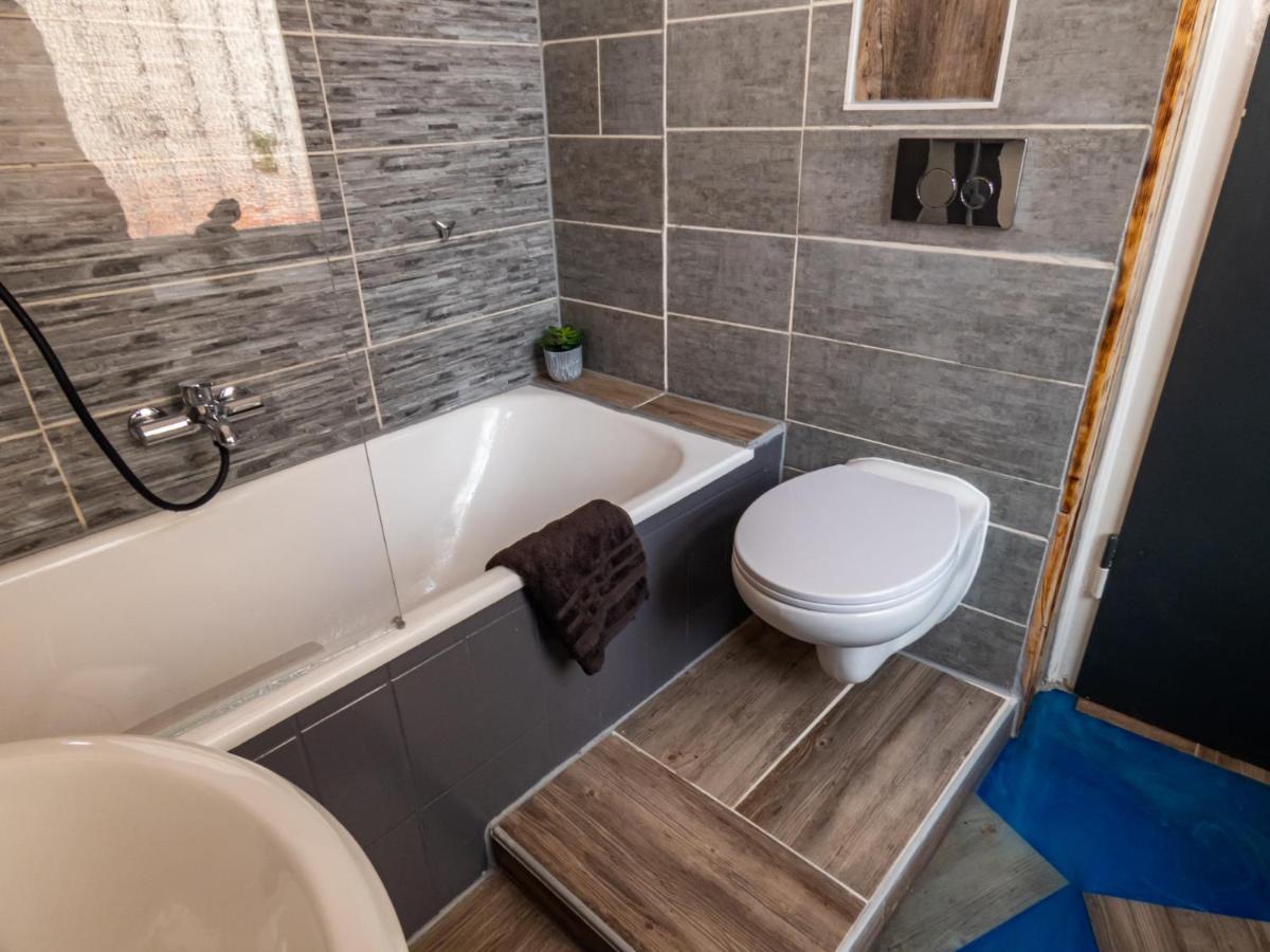 #213 Lux-Room - Zentrum Neuss - Naehe Duesseldorf Messe Mit Netflix & Prime Kültér fotó